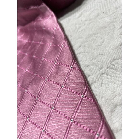 Roundtree & Yorke Collegiate Pink Silk Tie With Diamond Pattern For Men - Picture 2 of 3